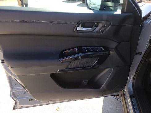 New 2026 Nissan Pathfinder Platinum image 16