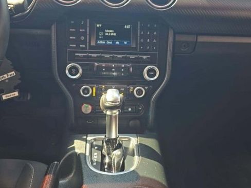 Used 2018 Ford Mustang Coupe RWD image 8
