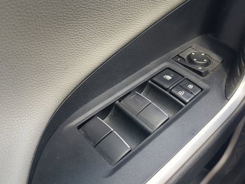 Used 2019 Toyota RAV4 Limited image 19
