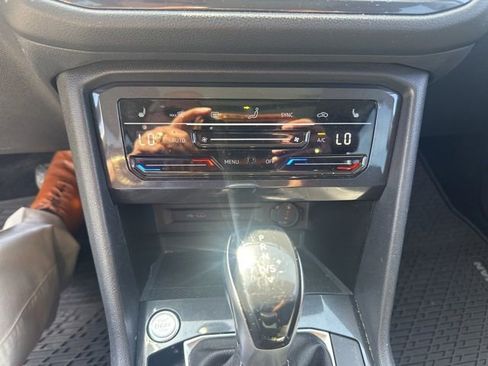 Used 2022 Volkswagen Tiguan SE w/ Panoramic Sunroof Package AWD/4WD image 14