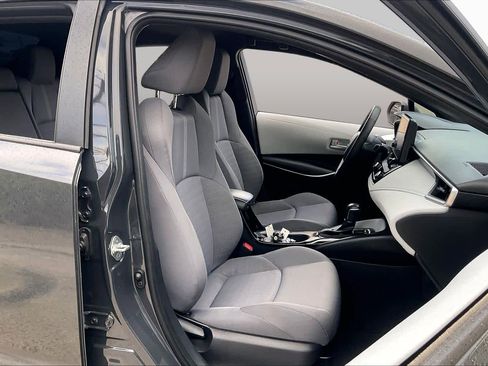 Used 2025 Toyota Corolla SE FWD image 8