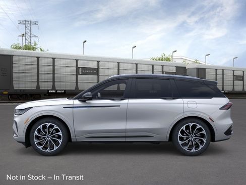 New 2026 Lincoln Nautilus Reserve AWD/4WD image 3