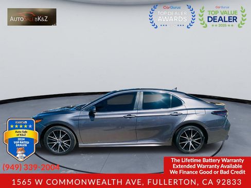 Used 2018 Toyota Camry SE FWD image 3