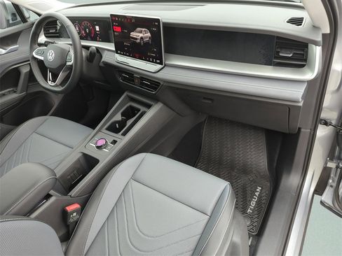 New 2026 Volkswagen Tiguan SE image 29