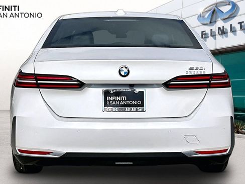 Used 2025 BMW 530i w/ Premium Package RWD image 5