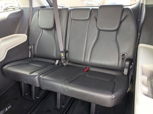 Used 2024 Kia Carnival LX FWD image 14