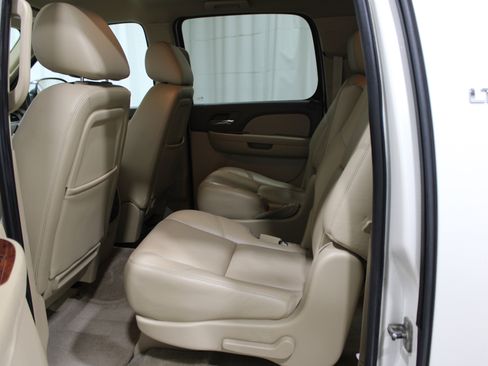 Used 2011 Chevrolet Suburban LTZ image 19