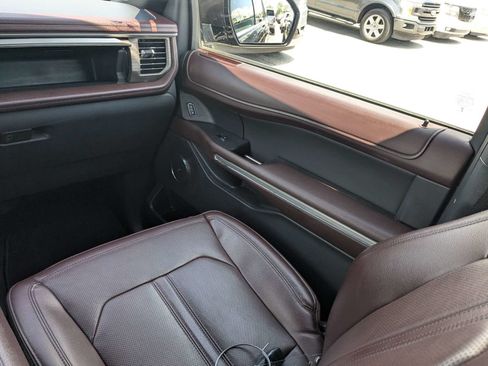 Used 2024 Ford Expedition Limited RWD image 18