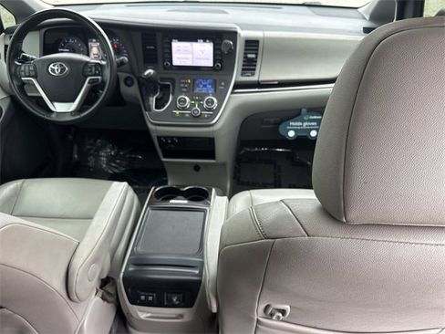 Used 2020 Toyota Sienna XLE image 29