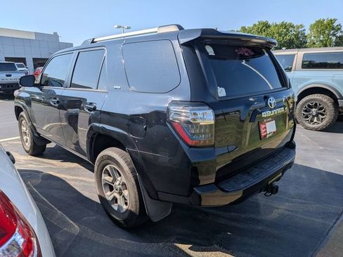 Used 2019 Toyota 4Runner SR5 AWD/4WD image 4