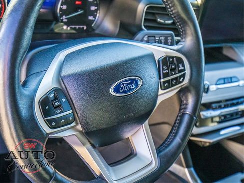 Used 2024 Ford Explorer XLT w/ Equipment Group 202A image 25