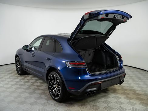 Certified 2023 Porsche Macan AWD/4WD image 32