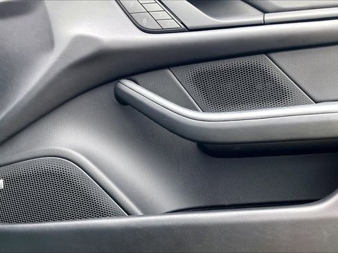 Used 2022 Porsche Taycan image 20