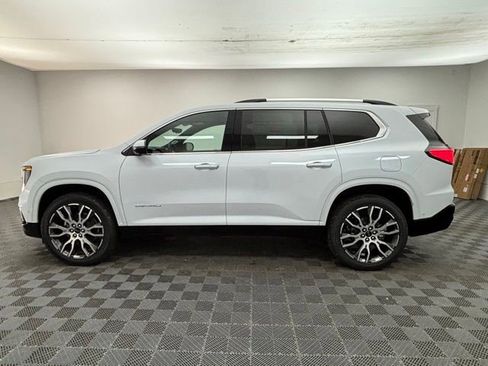 New 2026 GMC Acadia Denali Ultimate w/ LPO, Floor Liner Package AWD/4WD image 17