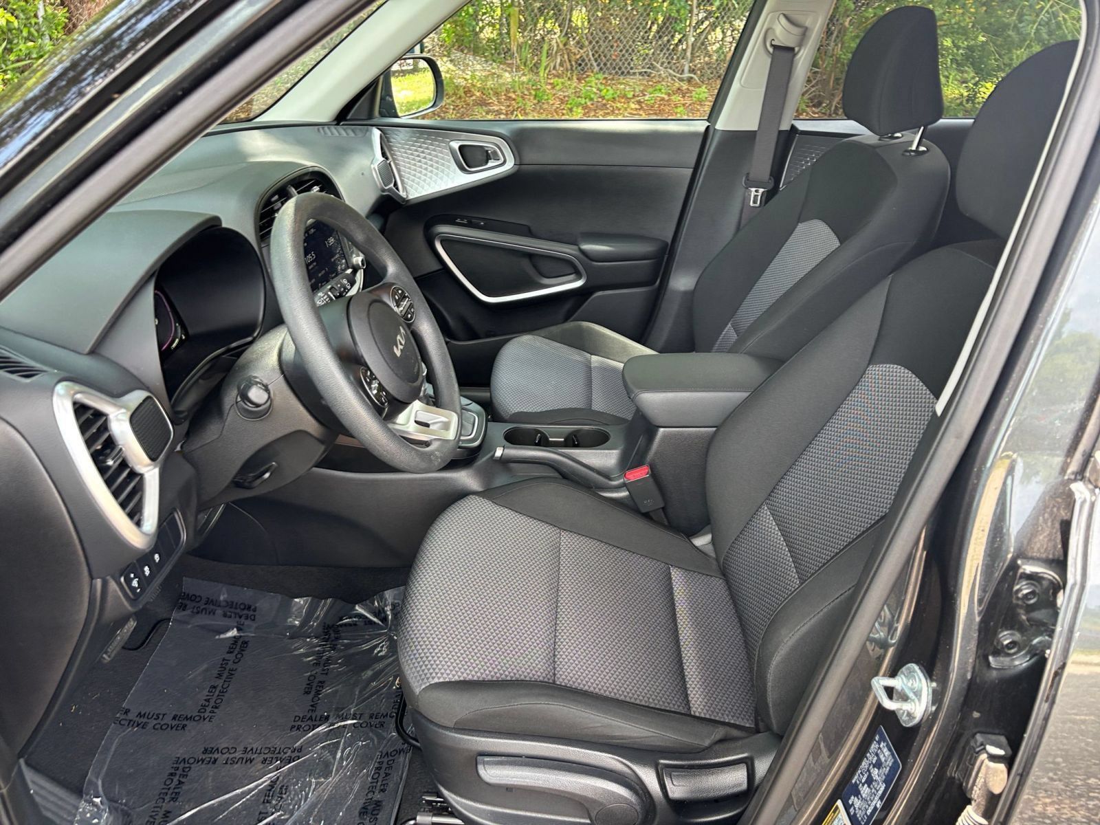 Used 2025 Kia Soul LX w/ LX Technology Package FWD image 24
