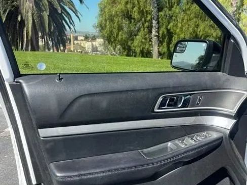 Used 2017 Ford Explorer XLT FWD image 8