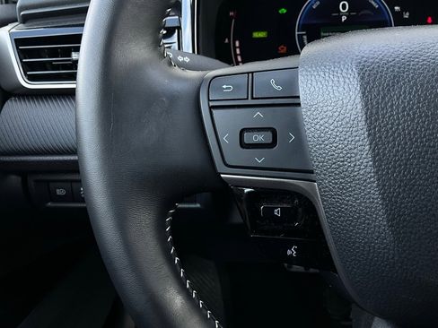 Used 2025 Toyota Camry SE image 33