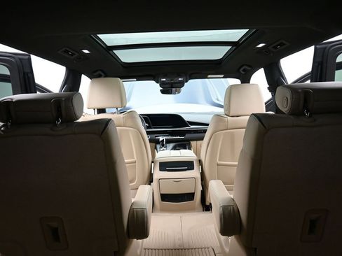 Used 2024 Cadillac Escalade ESV Premium Luxury image 18