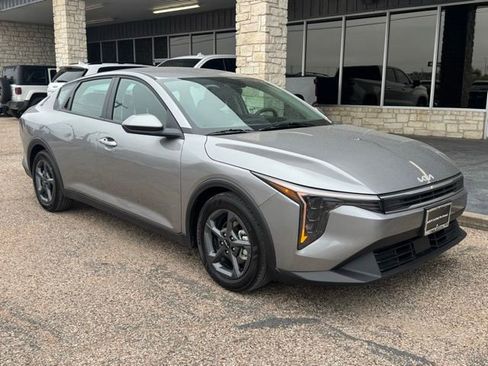 Certified 2025 Kia K4 FWD image 1