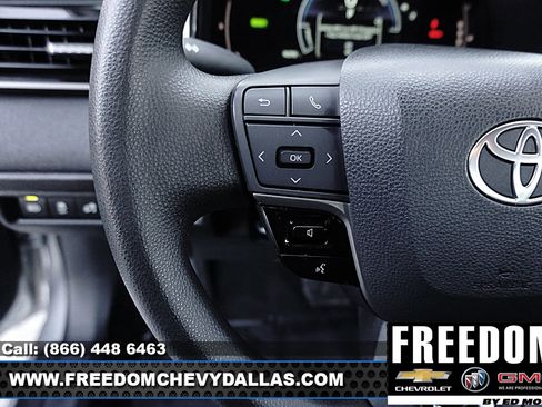 Used 2025 Toyota Camry LE image 18