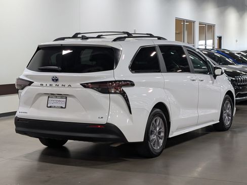 Used 2025 Toyota Sienna LE AWD/4WD image 3