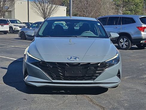 Used 2021 Hyundai Elantra SEL image 2
