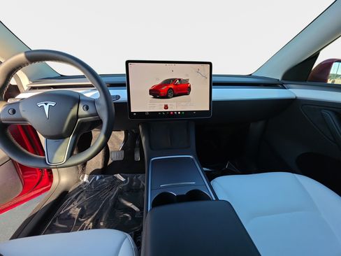 Used 2024 Tesla Model Y Long Range RWD image 20