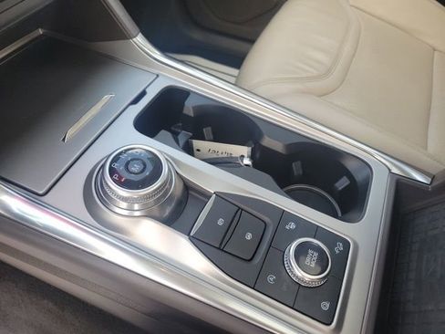 Used 2020 Ford Explorer Platinum w/ Premium Technology Package AWD/4WD image 13