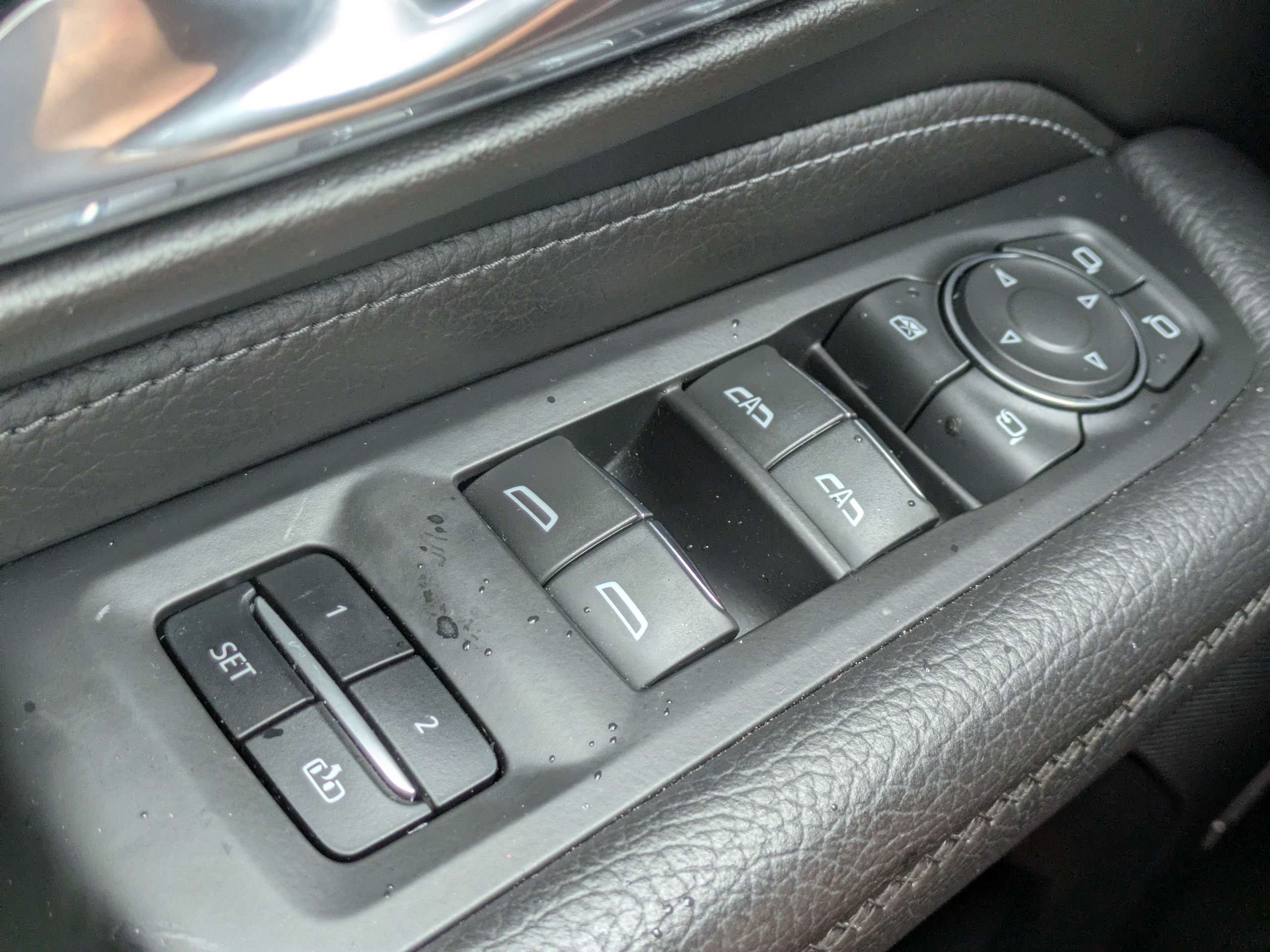 Used 2024 GMC Yukon Denali RWD image 26