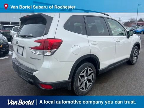 Used 2022 Subaru Forester Premium image 6