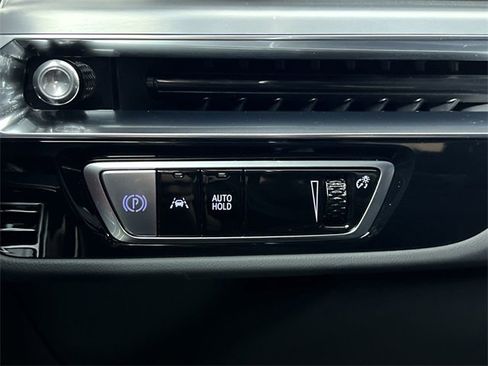 Used 2025 Cadillac Lyriq Luxury image 18