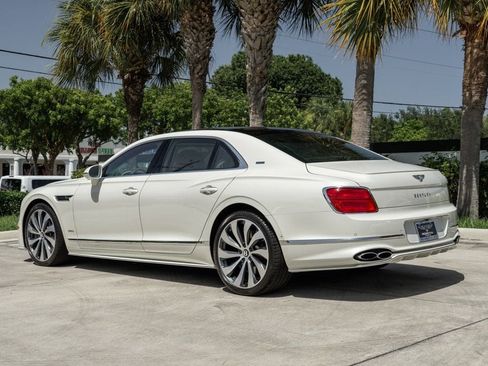 Used 2023 Bentley Flying Spur V8 AWD/4WD image 4