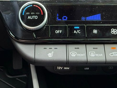 New 2025 Hyundai Elantra Limited image 34