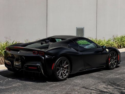 Used 2022 Ferrari SF90 Spider image 5