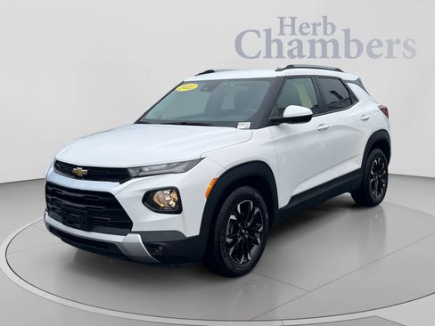 Used 2022 Chevrolet TrailBlazer LT w/ Convenience Package FWD image 4