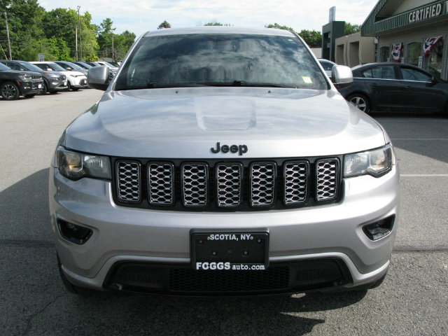 Used 2020 Jeep Grand Cherokee Altitude AWD/4WD image 12