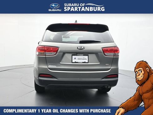 Used 2017 Kia Sorento FWD image 7