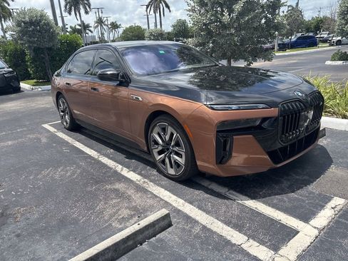 Used 2024 BMW i7 M70 AWD/4WD image 13
