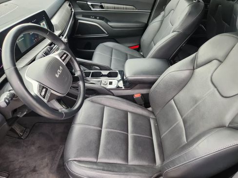 Certified 2025 Kia Telluride EX w/ EX Captain's Chair Package AWD/4WD image 11