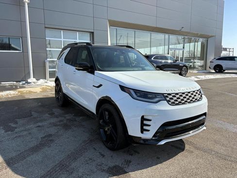 Used 2025 Land Rover Discovery Metropolitan Edition image 3