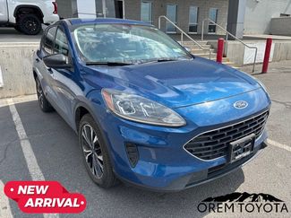 Used 2022 Ford Escape SE w/ SE Sport Appearance Package AWD/4WD video 1