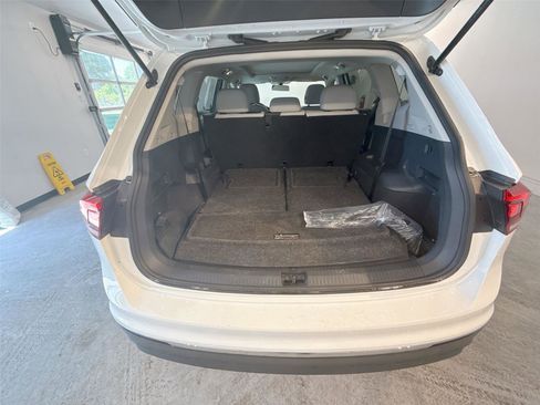 Used 2020 Volkswagen Tiguan SE w/ Panoramic Sunroof Package AWD/4WD image 20