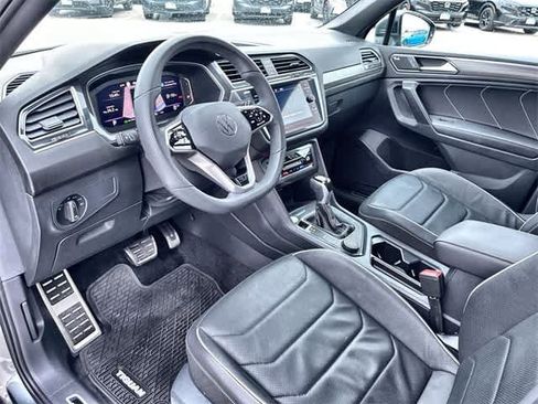 Used 2024 Volkswagen Tiguan SEL R-Line image 2