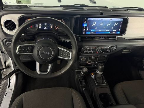 Used 2024 Jeep Wrangler Unlimited Sahara AWD/4WD image 13