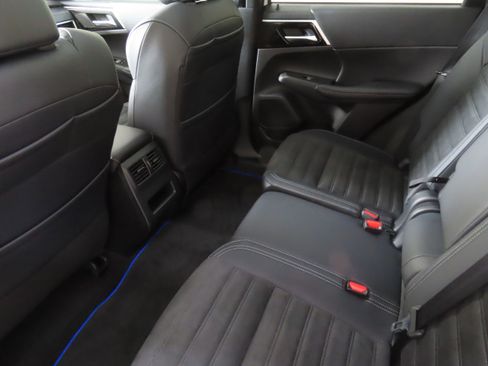 New 2025 Mitsubishi Outlander SE image 21