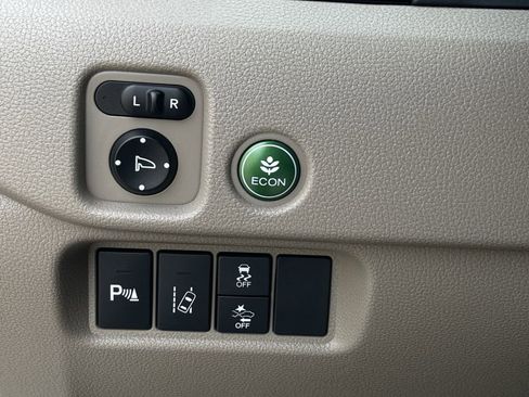 Used 2018 Honda Pilot Touring image 18