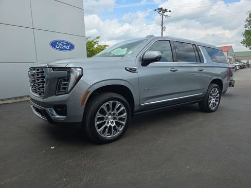 Used 2025 GMC Yukon XL Denali w/ Sun & Power Step Package image 2