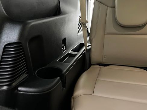 Used 2024 Ford Explorer XLT w/ Equipment Group 202A image 32