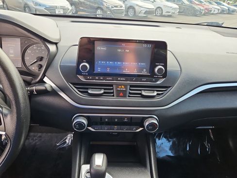 Used 2022 Nissan Altima 2.5 S FWD image 16