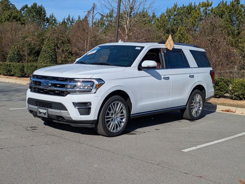 Certified 2022 Ford Expedition Limited image 8